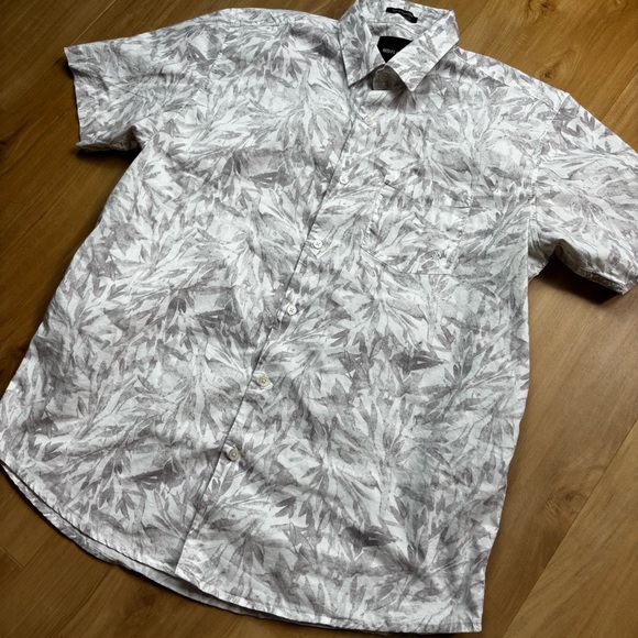 Men's Gray Leaf Print Casual Shirt - Picture 2 of 8